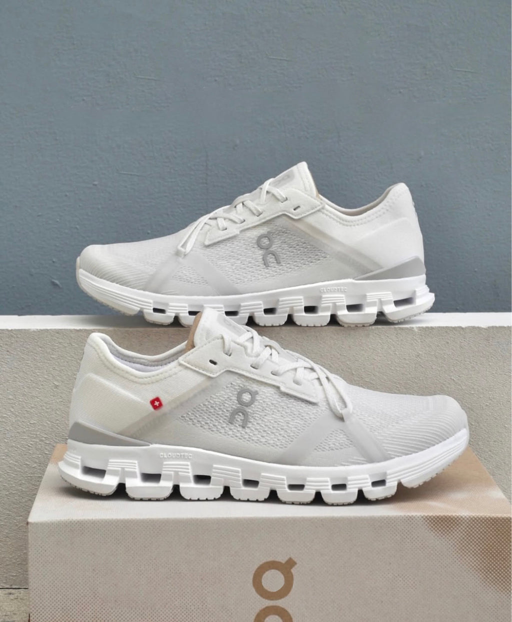 On Running Cloud X 4 AD White Wolf